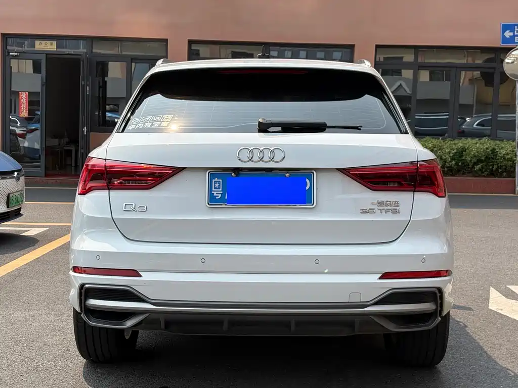 Audi Q3 2021 35 TFSI Fashionable and Dynamic купить на сайте DeffCars