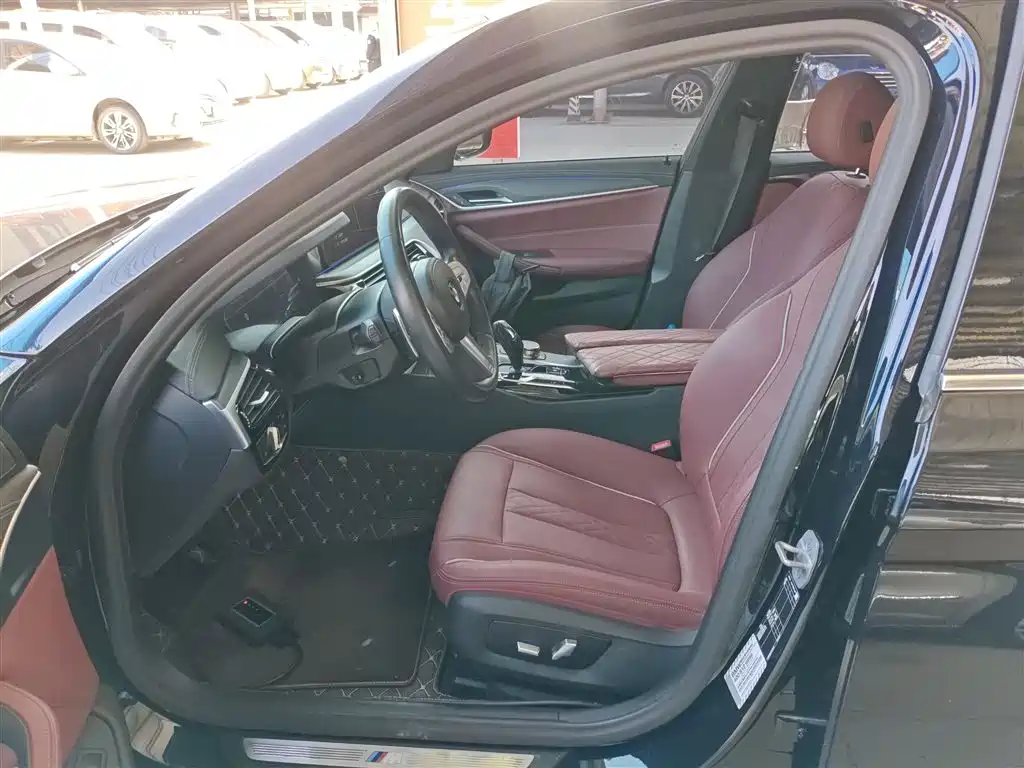 BMW 5 Series 2023 530Li Leading M Sports Package купить на сайте DeffCars
