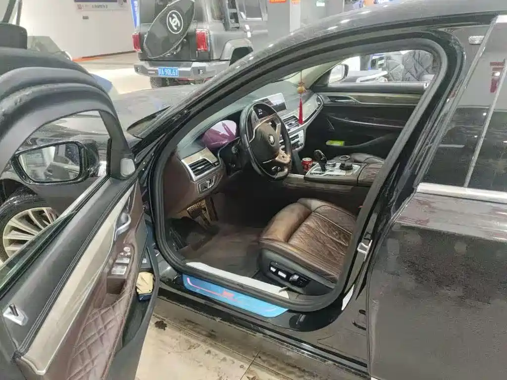 BMW 7 Series 2021 740Li Leading Luxury Package купить на сайте DeffCars