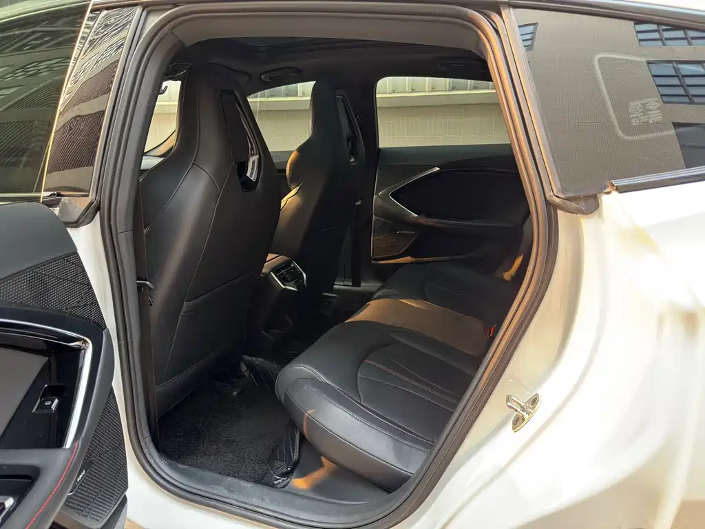 MG7 2023 2.0T Automatic Beauty Hunting Exclusive Edition купить на сайте DeffCars