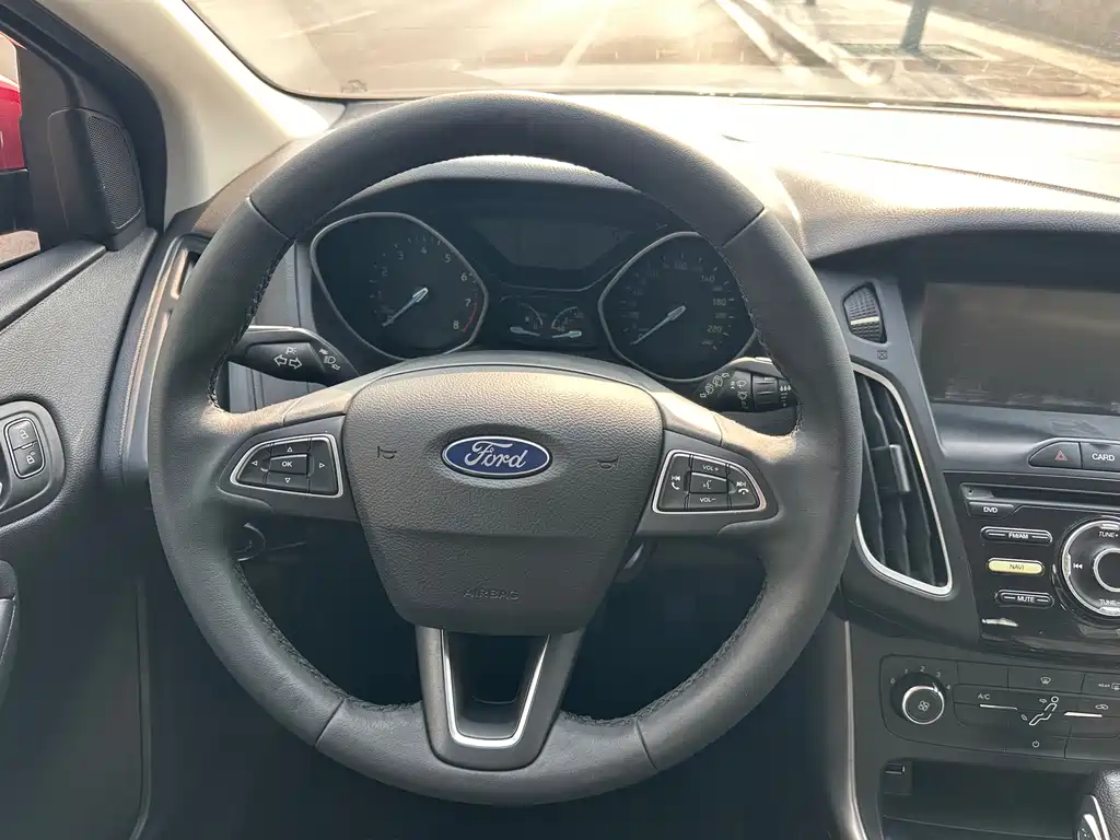 Focus 2018 hatchback classic 1.6L automatic comfort smart mobility version купить на сайте DeffCars