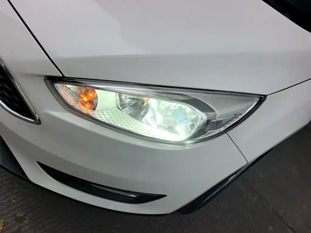 Focus 2018 hatchback classic 1.6L automatic stylish smart mobility version купить на сайте DeffCars