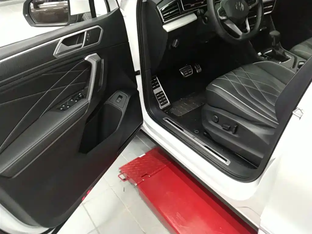 Tiguan L 2024 330TSI automatic two-wheel drive R-Line version купить на сайте DeffCars
