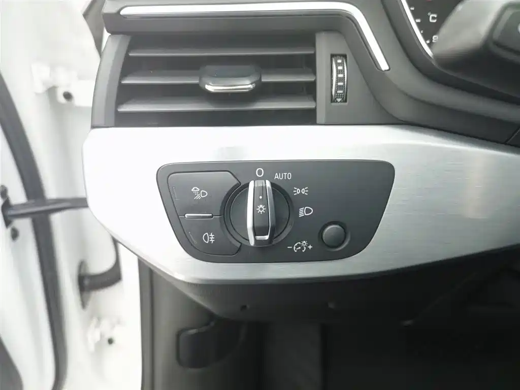 Audi A4L 2019 40 TFSI Fashion Type National VI купить на сайте DeffCars