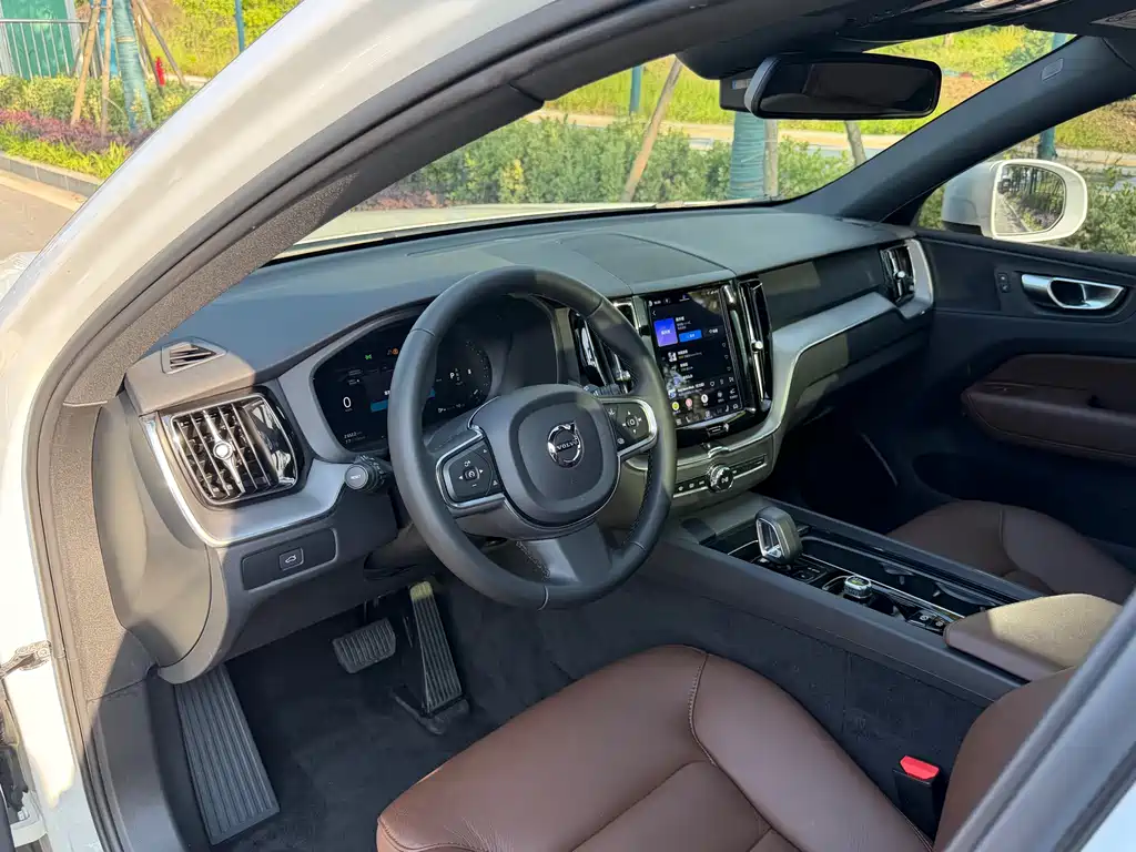 Volvo XC60 2023 B5 four-wheel drive Zhiyi Luxury Edition купить на сайте DeffCars