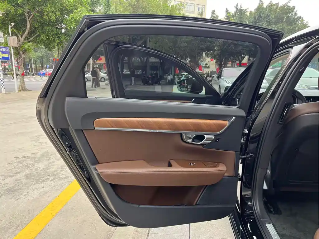 Volvo S90 2018 T5 Zhiya Edition купить на сайте DeffCars