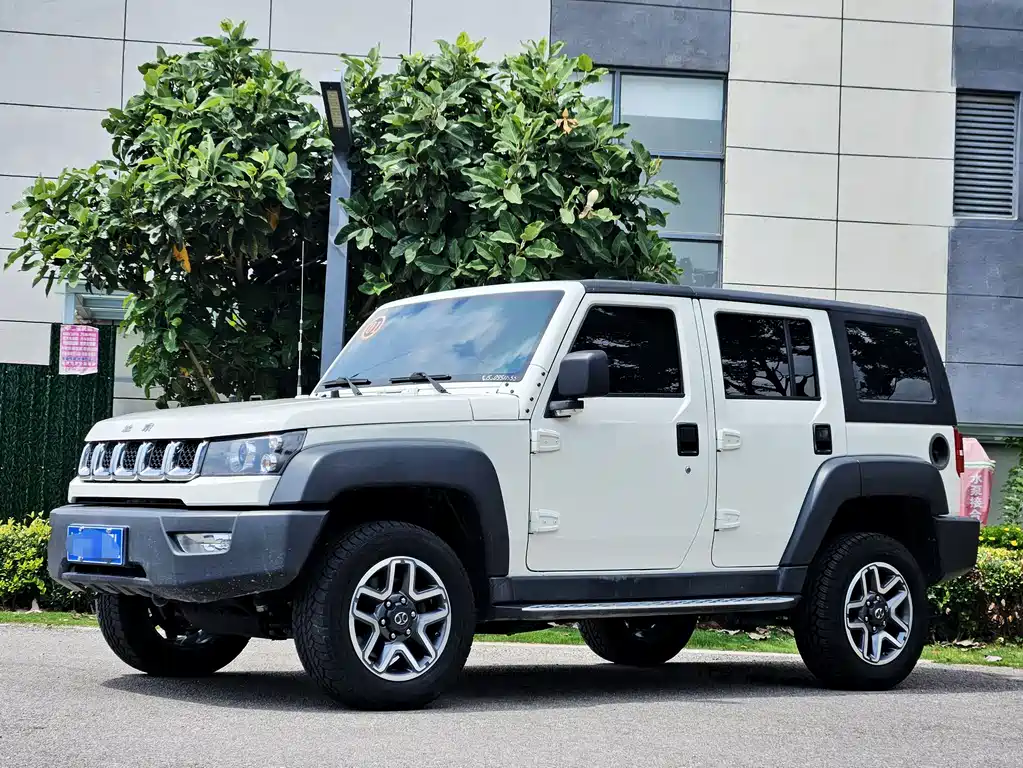 Beijing off-road BJ40 2016 40L 2.3T automatic four-wheel drive exclusive version купить на сайте DeffCars