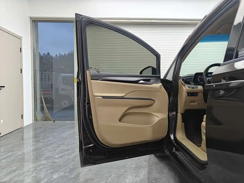 Buick GL8 2021 ES Lu Zun 653T Exclusive model купить на сайте DeffCars