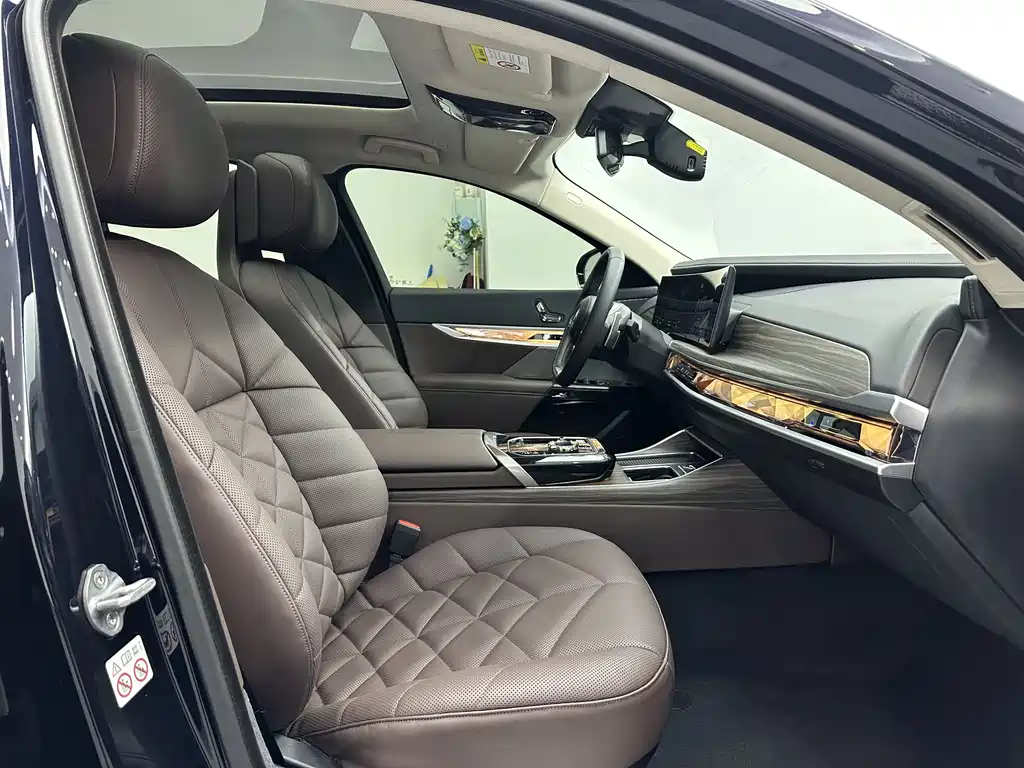 BMW 7 Series 2023 735Li Luxury Package купить на сайте DeffCars