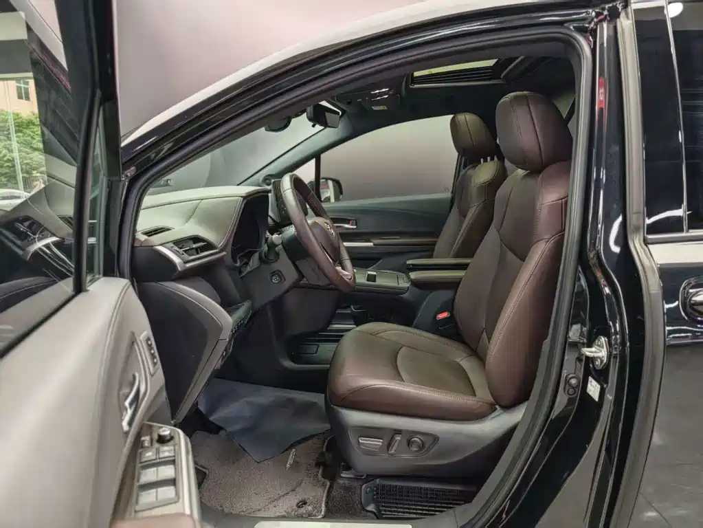 SIENNA 2023 2.5L Hybrid Platinum Edition купить на сайте DeffCars
