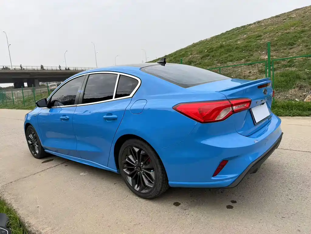 Focus 2022 Sedan EcoBoost 180 Automatic ST Line купить на сайте DeffCars