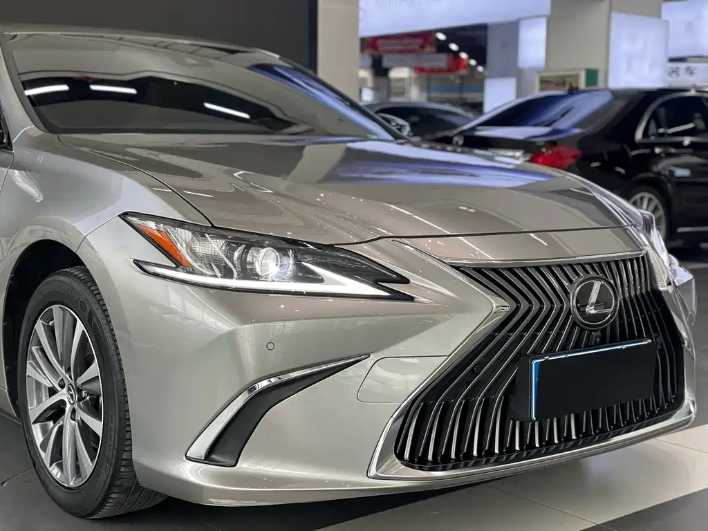 Lexus ES 2020 200 Excellence Edition купить на сайте DeffCars