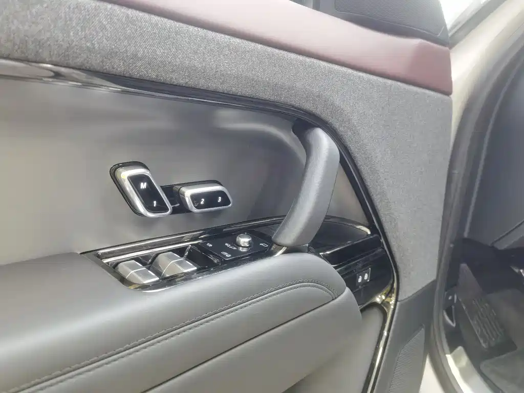 Range Rover Sport 2024 400PS Dynamic SE купить на сайте DeffCars