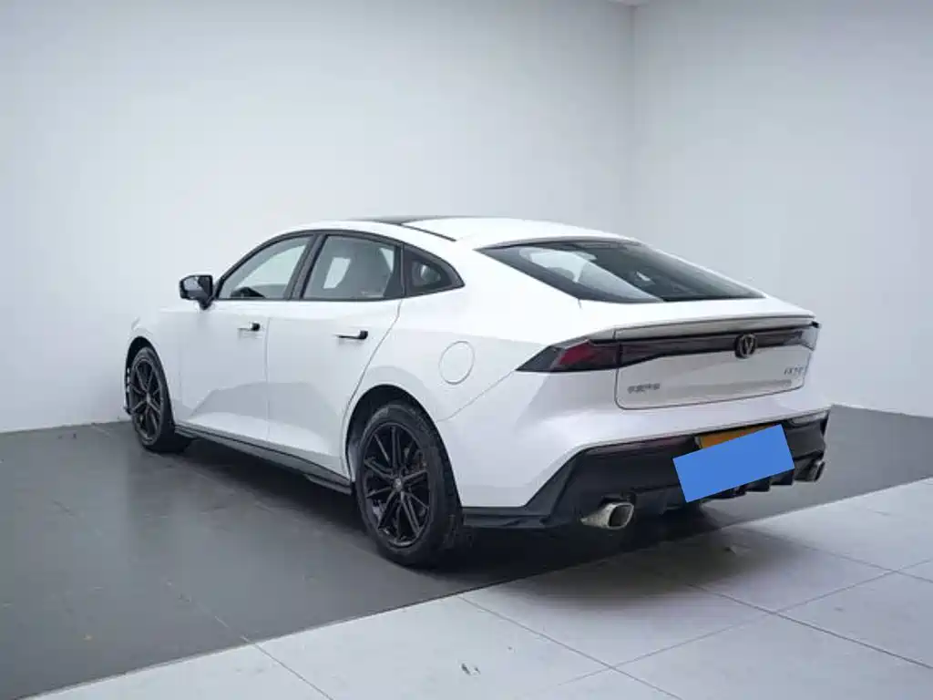 Changan UNI-V 2023 1.5T premium model купить на сайте DeffCars