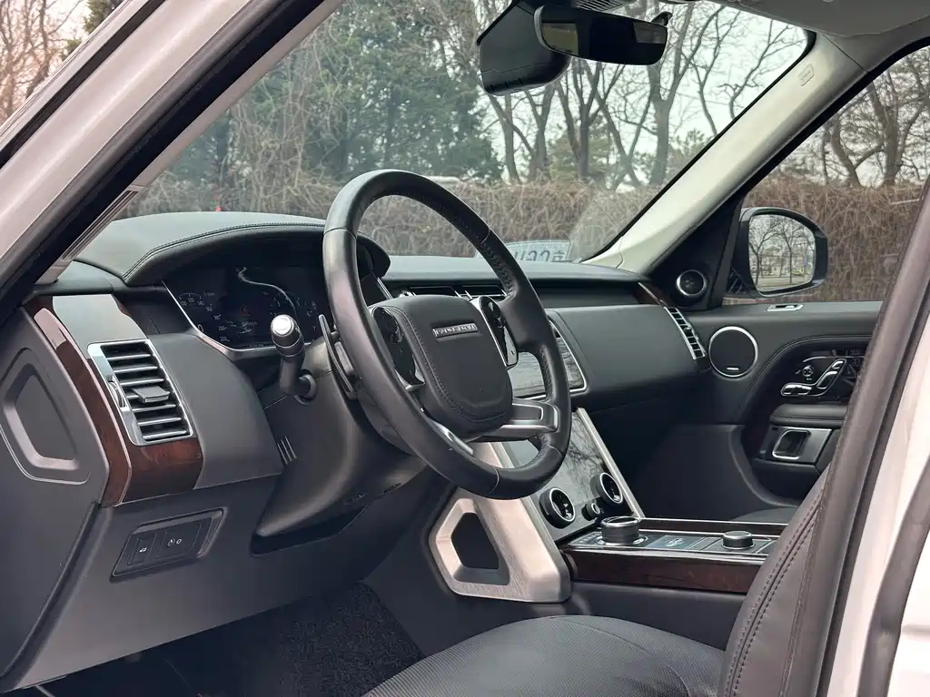 Range Rover 2021 3.0 L6 Legend Extended Classic Edition купить на сайте DeffCars