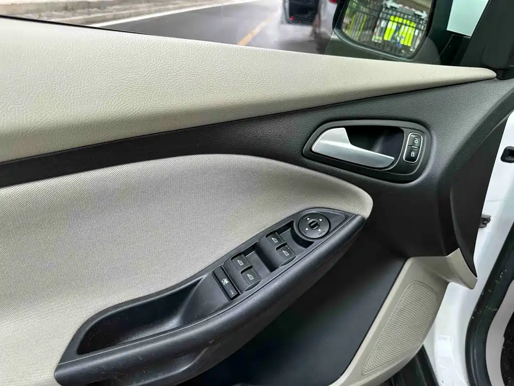 Focus 2015 sedan 1.6L automatic comfort type купить на сайте DeffCars