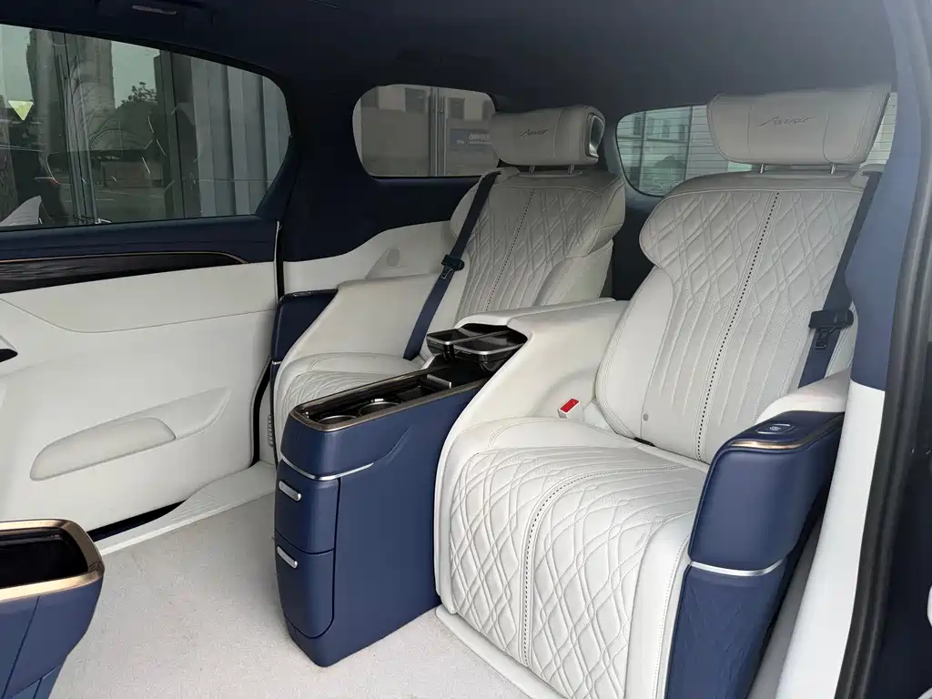 Buick GL8 2020 Avenir Four Seater Exclusive Edition купить на сайте DeffCars