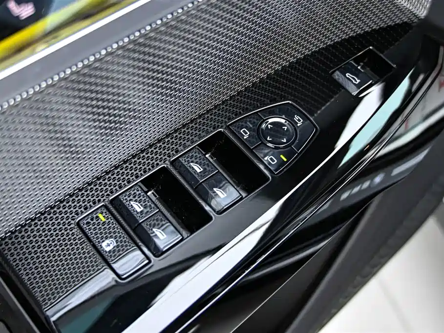 BMW 7 Series 2023 735Li M Sports Package купить на сайте DeffCars