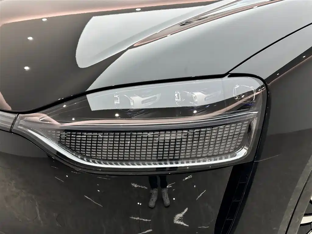 Wenjie M9 2025 extended range Ultra version 52kWh 6-seater version (192-line lidar) купить на сайте DeffCars