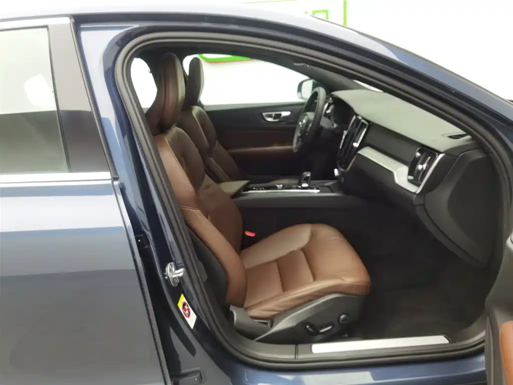 Volvo S60 2023 B4 Zhiyi Luxury Edition купить на сайте DeffCars