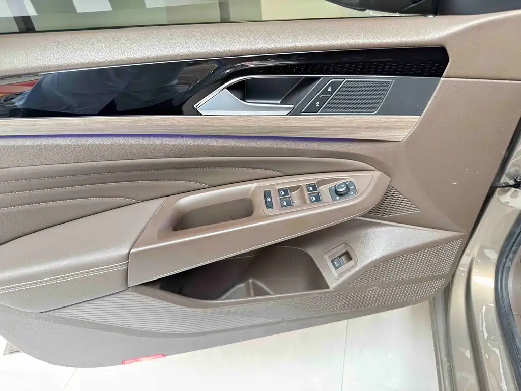 Passat 2020 330TSI Deluxe Edition National VI купить на сайте DeffCars