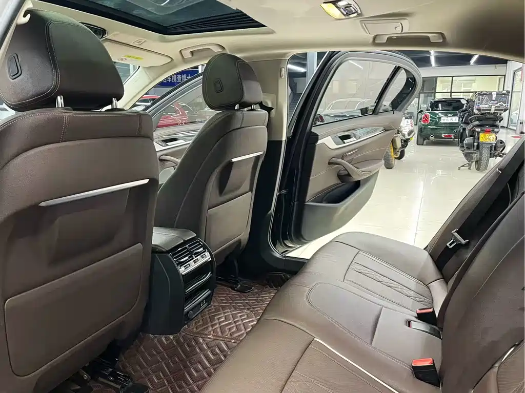 BMW 5 Series 2021 525Li Luxury Package купить на сайте DeffCars