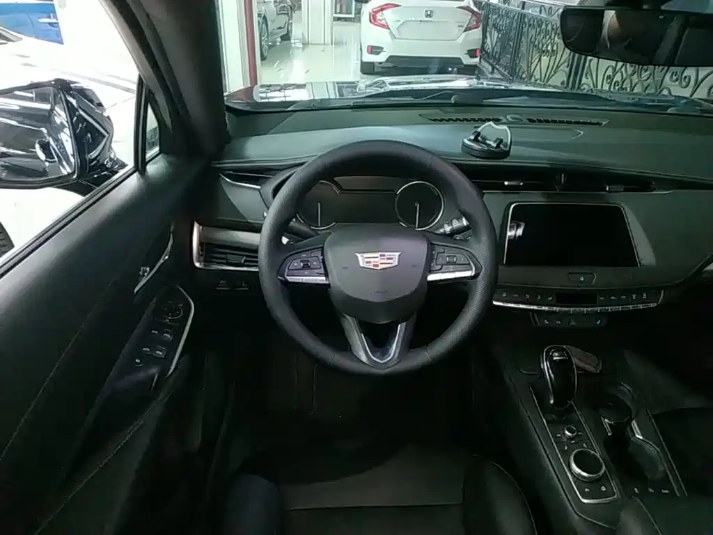 Cadillac XT4 2021 28T two-wheel drive leading model купить на сайте DeffCars