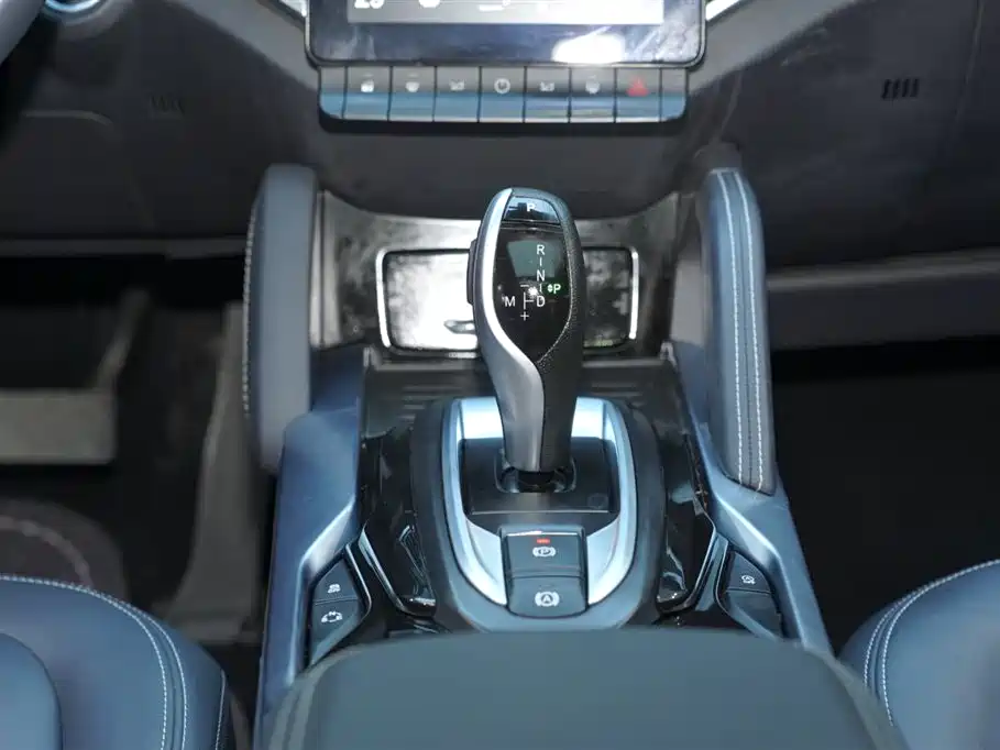 Zhonghua V7 2018 280T DCT premium type 5 seats купить на сайте DeffCars