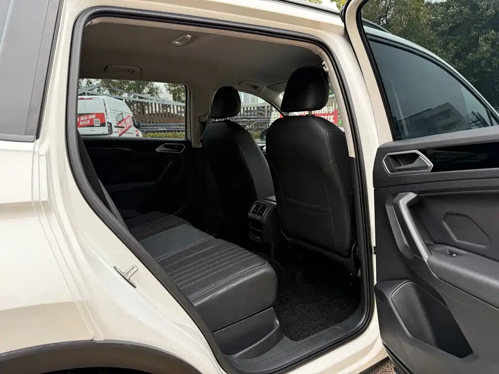 Tiguan L 2022 330TSI automatic two-wheel drive comfort version купить на сайте DeffCars