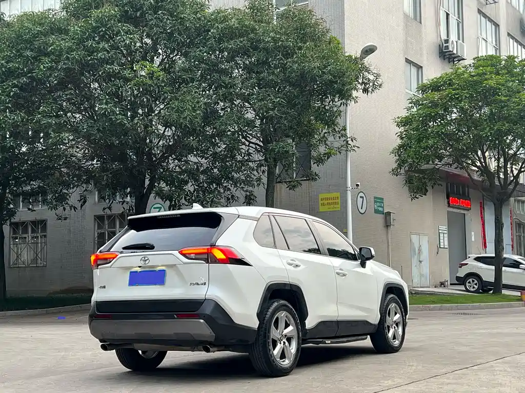 RAV4 Rongfang 2020 2.0L CVT two-wheel drive fashion version купить на сайте DeffCars