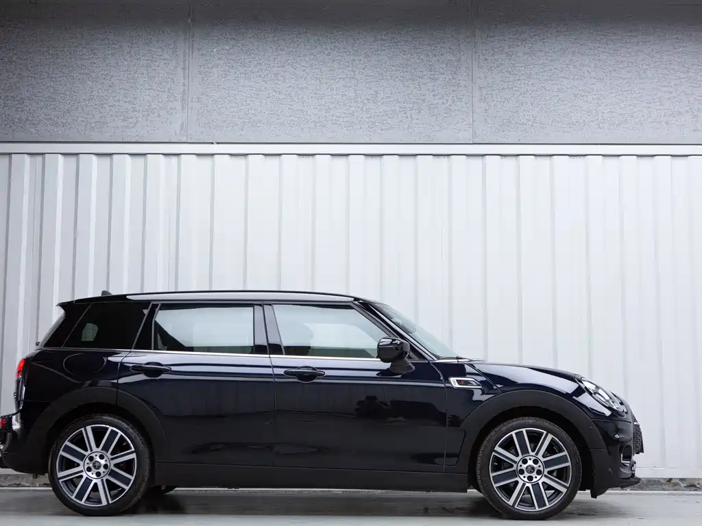 MINI CLUBMAN 2023 2.0T COOPER S Connoisseur купить на сайте DeffCars