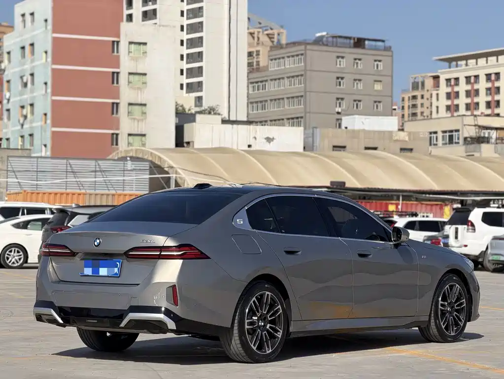 BMW 5 Series 2024 530Li Leading M Sports Package купить на сайте DeffCars