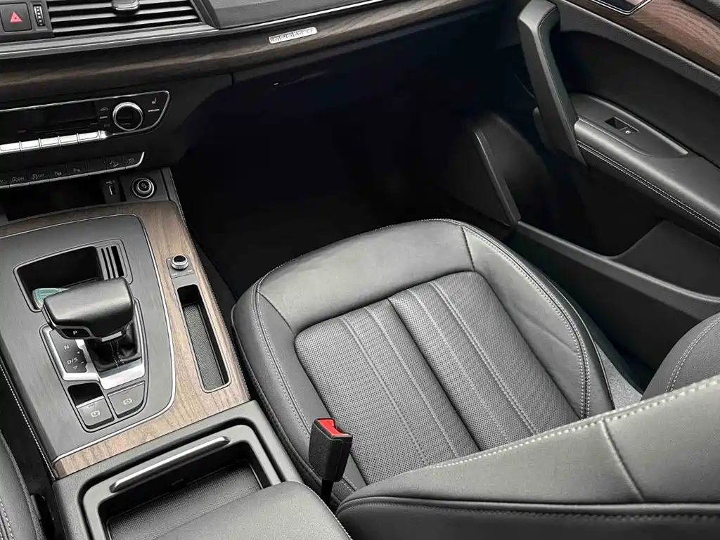 Audi Q5L 2022 facelift 40T luxury and elegant model купить на сайте DeffCars