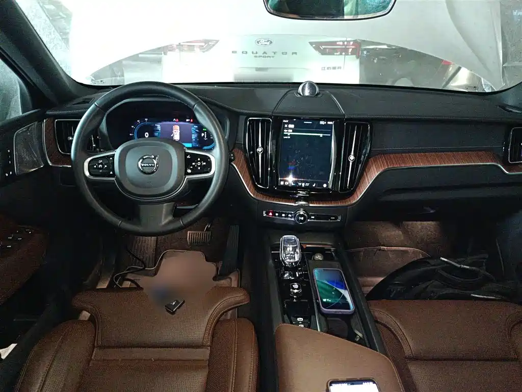 Volvo XC60 plug-in hybrid 2025 plug-in hybrid long-range four-wheel drive Zhiya luxury version купить на сайте DeffCars