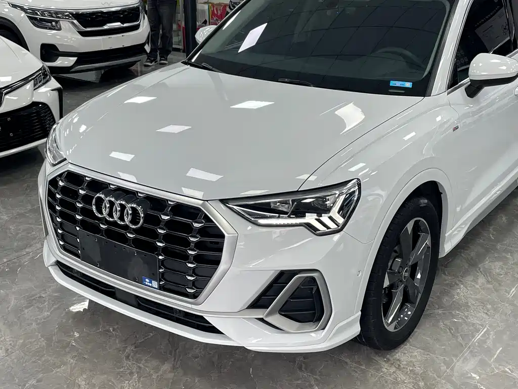 Audi Q3 2022 35 TFSI Fashionable and Dynamic купить на сайте DeffCars