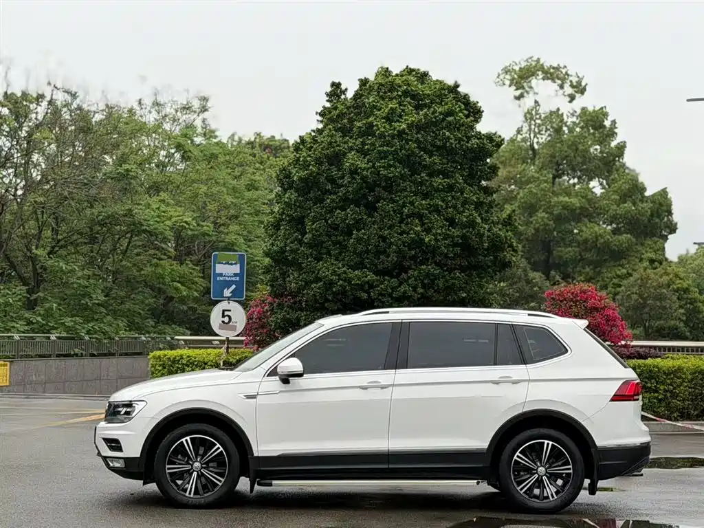 Tiguan L 2020 330TSI automatic two-wheel drive panoramic comfort version National VI купить на сайте DeffCars
