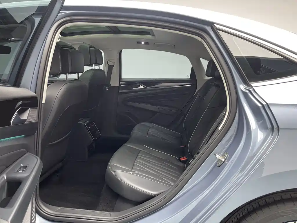 Passat 2022 330TSI Deluxe Edition купить на сайте DeffCars