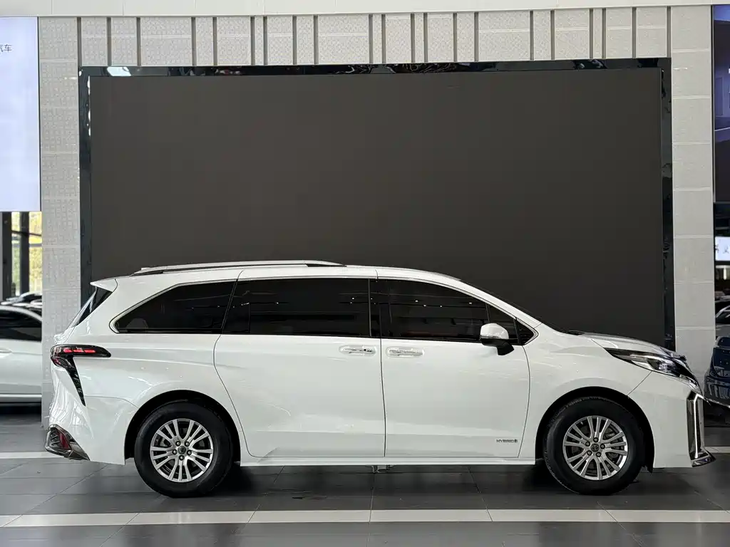 SIENNA 2021 2.5L Hybrid Comfort Edition купить на сайте DeffCars