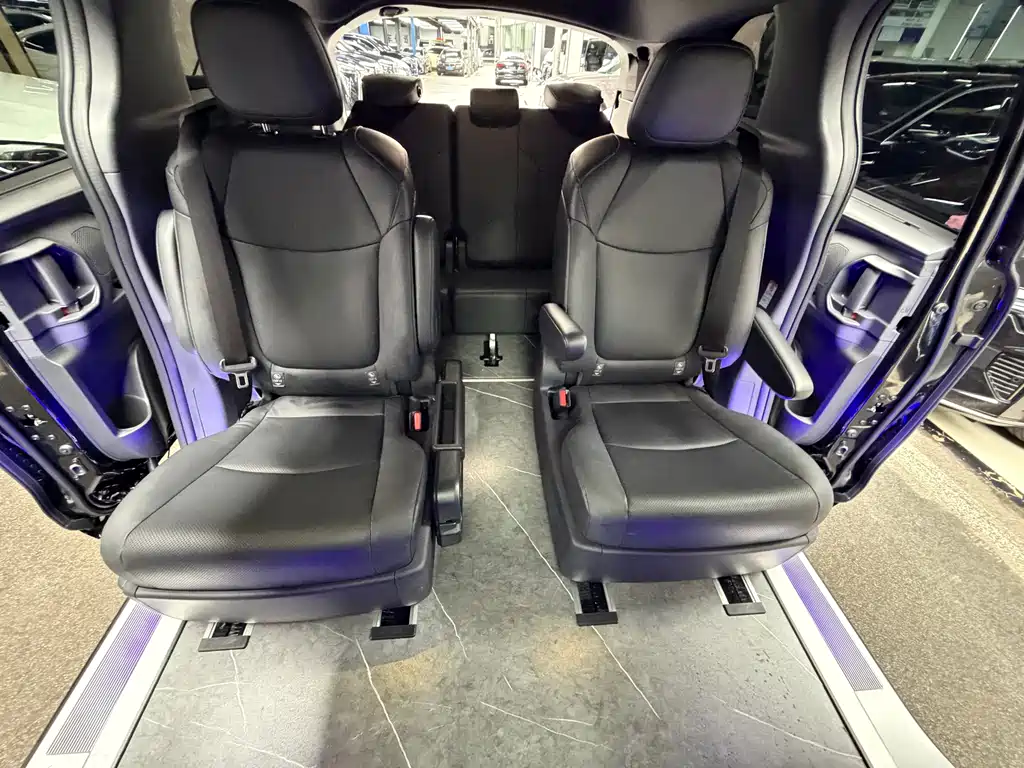 SIENNA 2024 2.5L Hybrid Deluxe Edition купить на сайте DeffCars