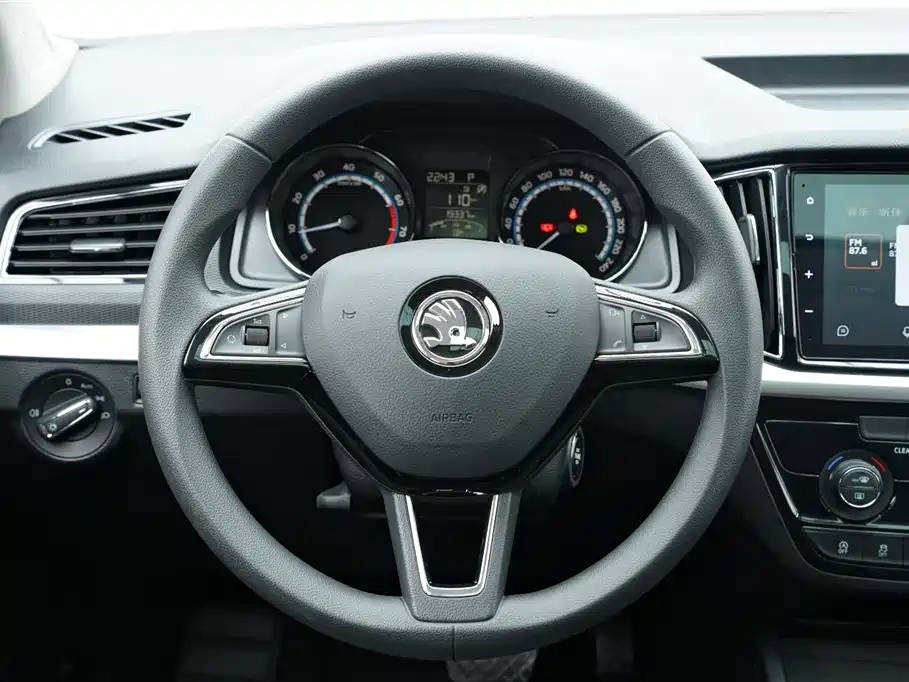 Komic 2023 facelift 1.5L automatic comfort version купить на сайте DeffCars