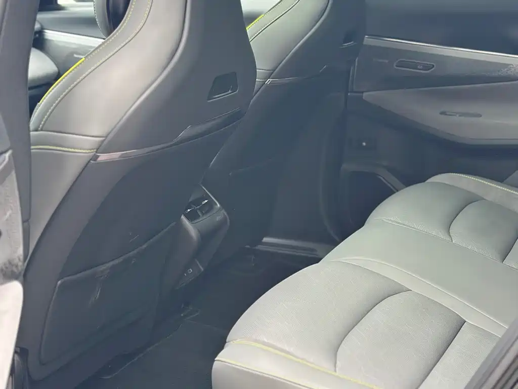 Lynk & Co 08 EM-P 2025 model 120km long battery life Pro купить на сайте DeffCars