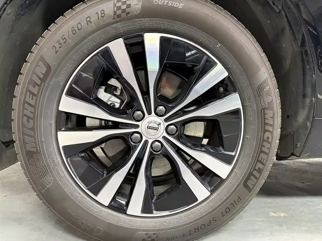 Volvo XC60 2024 B5 four-wheel drive Zhiyi Luxury Edition купить на сайте DeffCars