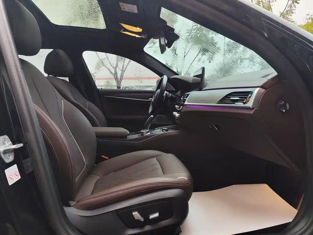 BMW 5 Series 2023 530Li Leading M Sports Package купить на сайте DeffCars
