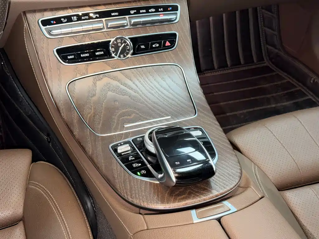 Mercedes-Benz E-Class 2018 E 200 L купить на сайте DeffCars