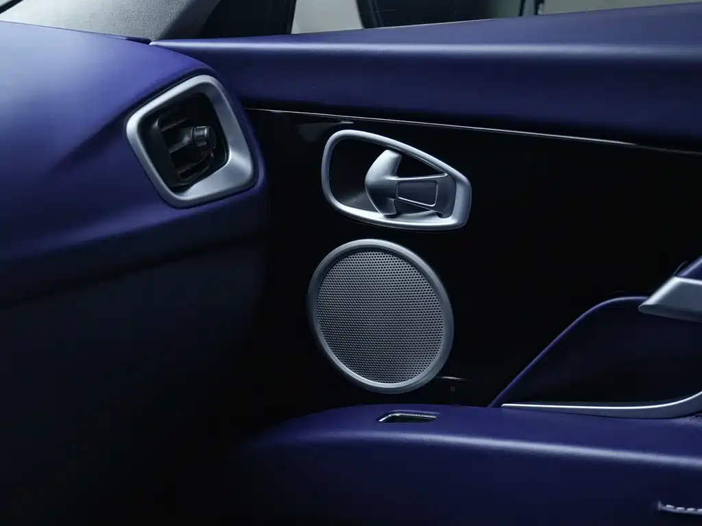Aston Martin DB11 2019 4.0T V8 Coupe купить на сайте DeffCars