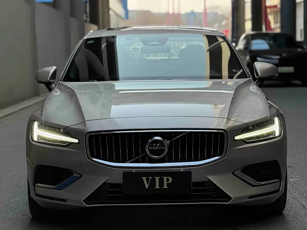 Volvo S60 2023 B4 Zhiyuan Luxury Edition купить на сайте DeffCars