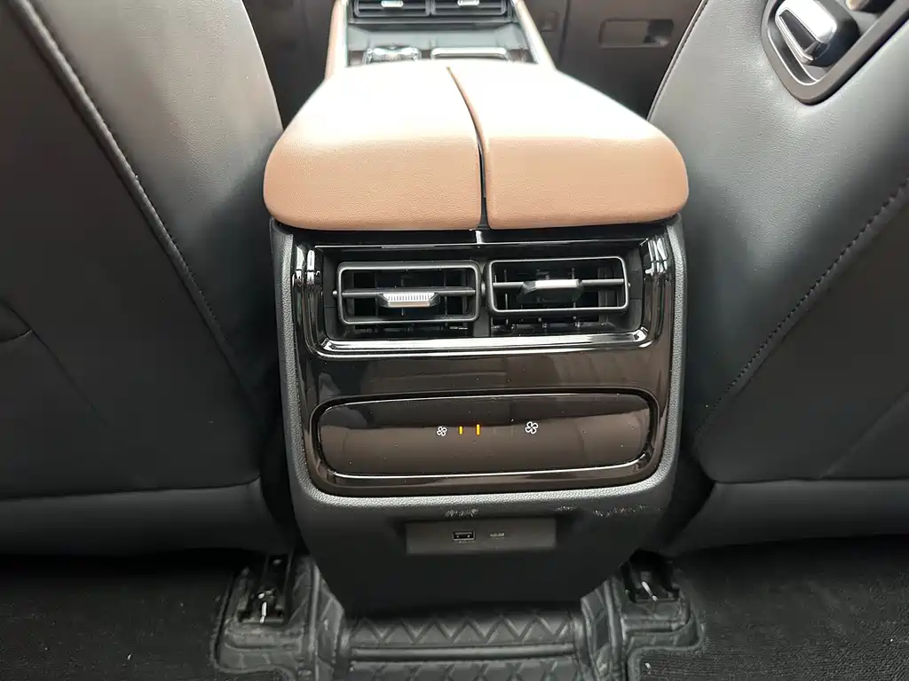 Tiggo 8L 2024 2.0T two-wheel drive premium version 5 seats купить на сайте DeffCars