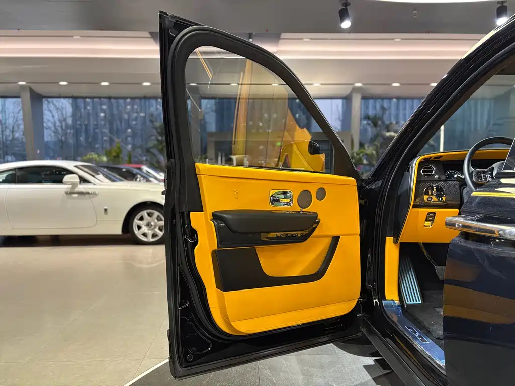Cullinan 2020 Black Badge купить на сайте DeffCars