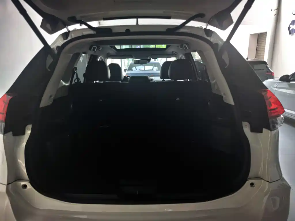 X-Trail 2017 2.5L CVT Deluxe Edition 4WD купить на сайте DeffCars