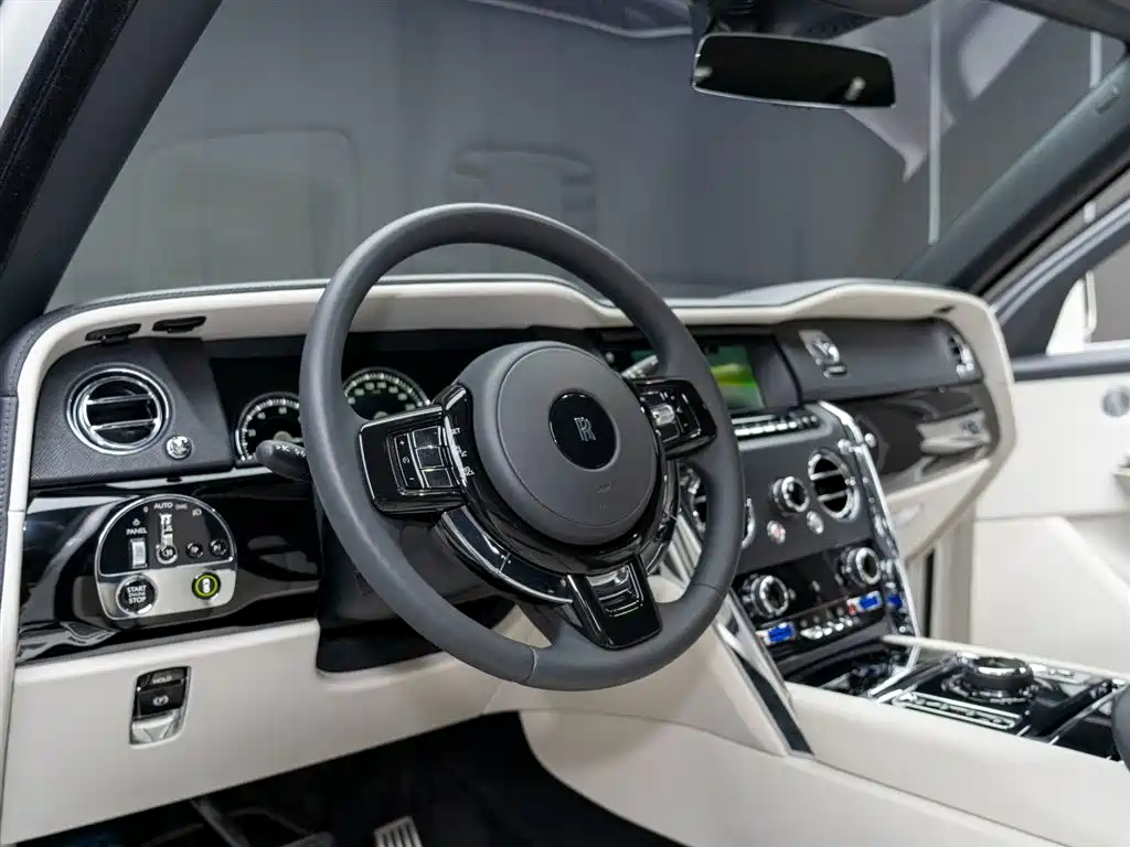 Cullinan 2018 four-seat version купить на сайте DeffCars